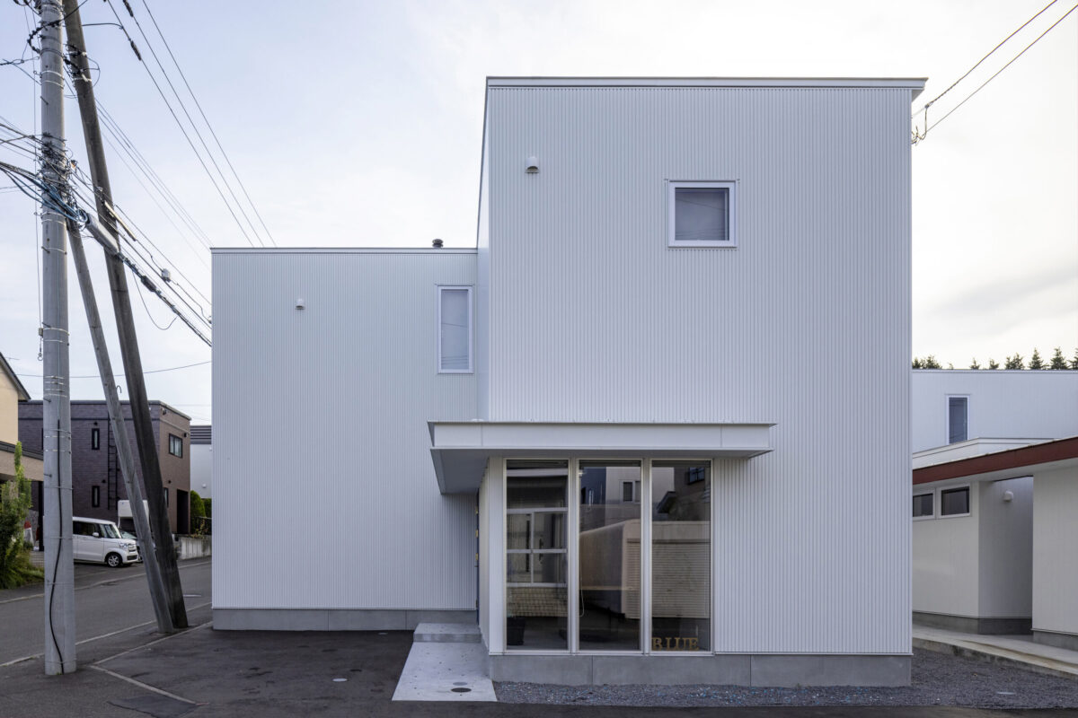 隣棟の二世帯住宅｜美容室併用の子世帯。　厚別区の家02 写真12